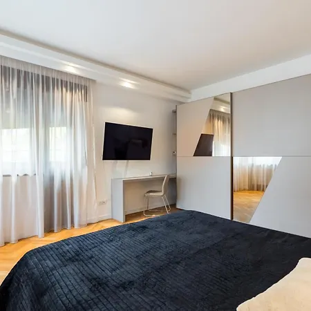Esop - Elegant 2br In Dorobanti Bucarest
